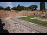 08486 ostia - regio v - insula iii - caseggiato dei lottatori (v,iii,1) (haus der ringer) - perystilium - bli ri nordosten.jpg